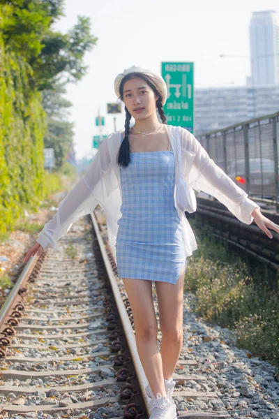 Asiatisch Thai Teen Blue Kleid Schön Mädchen Smile Und Entspannen — Stockfoto