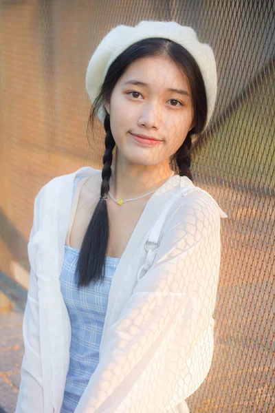 Asia Thai Teen Modré Šaty Krásná Dívka Úsměv Relaxovat — Stock fotografie