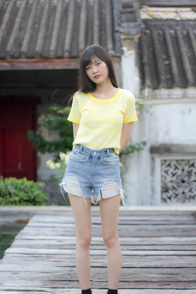 Portrait Thai China Adult Beautiful Girl Yellow Shirt Blue Jeans — Stockfoto