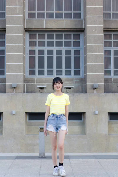 Portrait Thai China Adult Beautiful Girl Yellow Shirt Blue Jeans — Fotografia de Stock