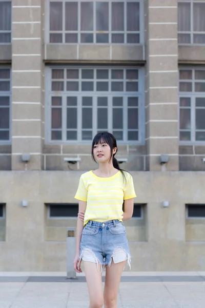 Portrait Thai China Adult Beautiful Girl Yellow Shirt Blue Jeans — Fotografia de Stock