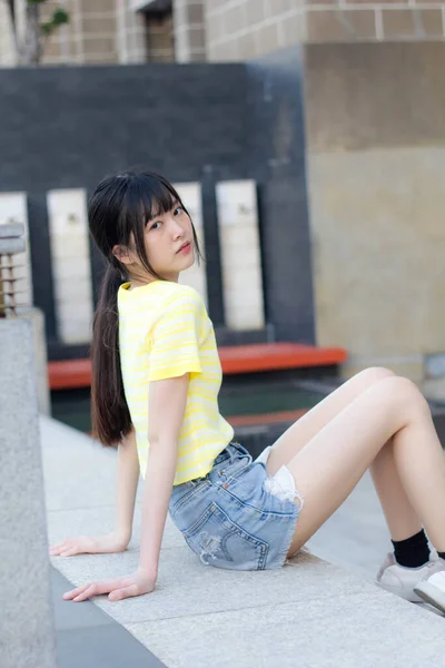 Portrait Thai China Adult Beautiful Girl Yellow Shirt Blue Jeans — Zdjęcie stockowe