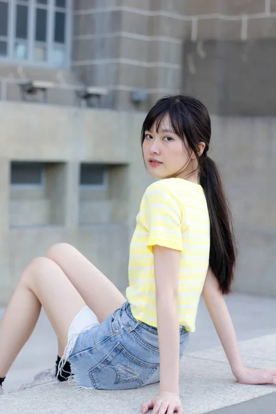 Portrait Thai China Adult Beautiful Girl Yellow Shirt Blue Jeans — 스톡 사진