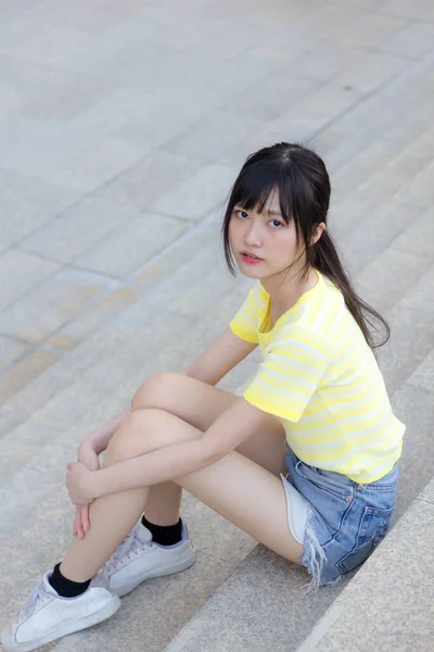 Portrait Thai China Adult Beautiful Girl Yellow Shirt Blue Jeans — ストック写真