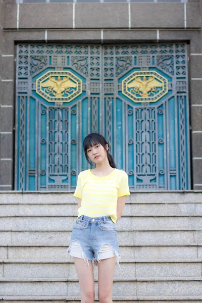 Portrait Thai China Adult Beautiful Girl Yellow Shirt Blue Jeans — Stockfoto