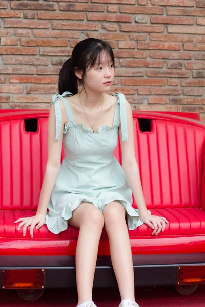 Asia Thai Fille Robe Verte Belle Fille Sourire Détendre — Photo
