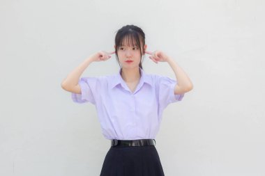 Asya Taylandlı lise öğrencisi üniforması. Güzel kız dinlemiyor.