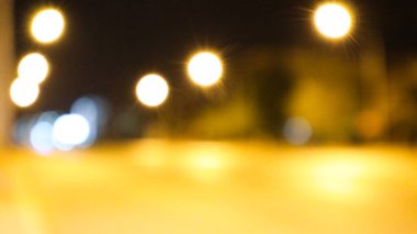 Sokak ışıklarının bulanık arkaplanı 