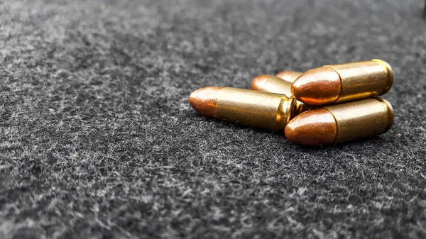 Golden Glänzende Kugeln Auf Dunkelgrauem Stoff Konzept Zur Sicherheit Von lizenzfreie Stockfotos