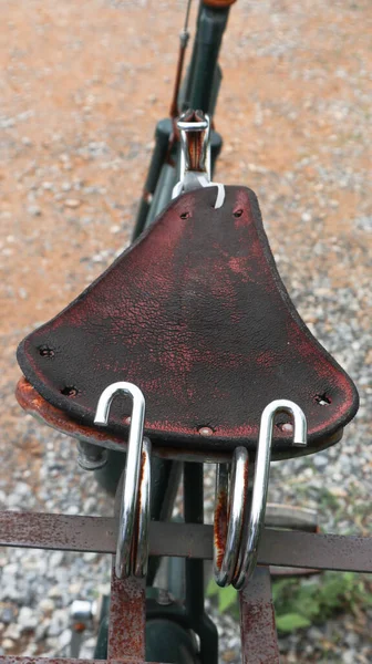 Almofada Velha Tradicional Assento Bicicleta Enferrujado Quebrado — Fotografia de Stock