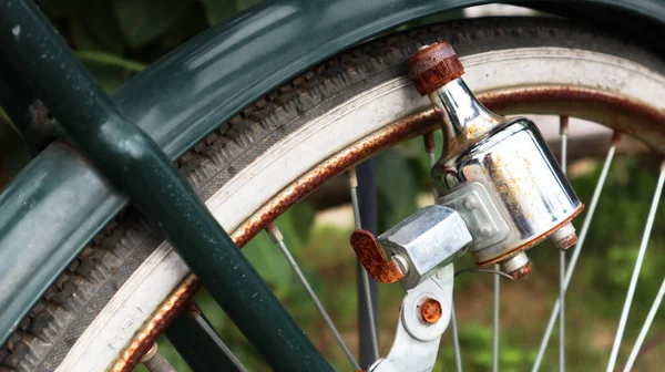 Bozuk Eski Antika Bisiklet Jeneratörü — Stok fotoğraf
