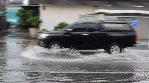 Blur Car Running Splashing Flood Water Flooded Street Which Caused — Stock Photo, Image