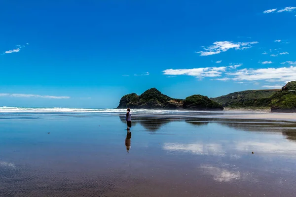 Plages Sablonneuses Falaises Eaux Vives Sur Bethels Beach Auckland Nouvelle — Photo