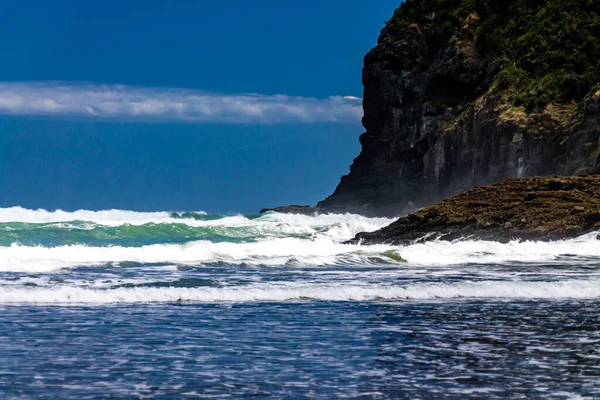 Surfar Bethels Beach Auckland Nova Zelândia — Fotografia de Stock