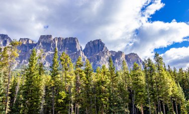 Fırtına Dağı manzaralı Kale Dağı Banff Ulusal Parkı Alberta Kanada