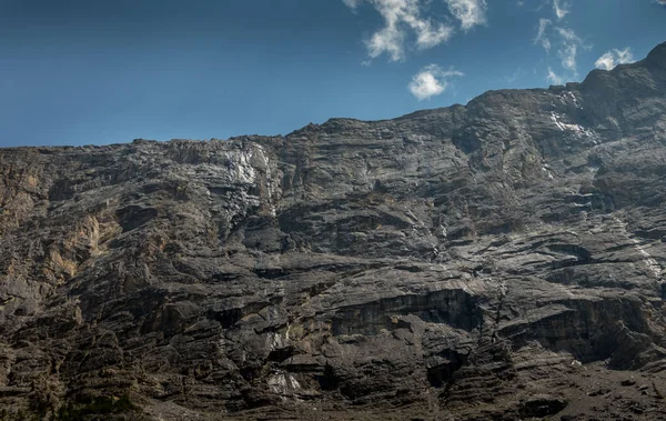 Cirrus Dağı gökyüzüne yükseliyor Banff Ulusal Parkı alberta Kanada