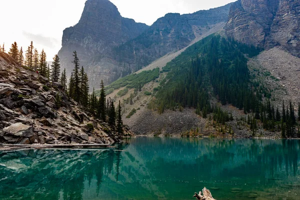 翡翠水莫兰湖班夫国家公园加拿大艾伯塔省 — 图库照片