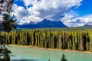 Fırtına Dağı manzaralı Mount Ball ve Storm Dağı Banff Ulusal Parkı Alberta Kanada