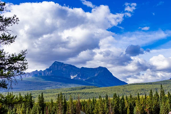 Mount Bell Dari Storm Mountain View Point Banff National Park — Stok Foto