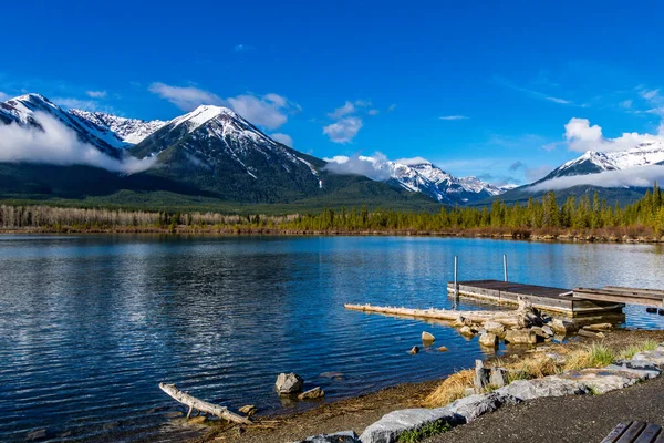 Fényes Tavaszi Reggel Vermillion Tavak Banff Nemzeti Park Alberta Kanada — Stock Fotó