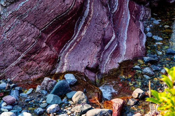 Yolda Red Rock Canyon Waterton Gölleri Ulusal Park Alberta Kanada — Stok fotoğraf