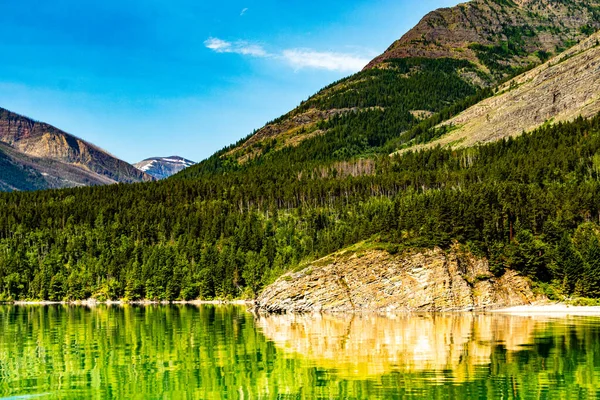 Waterton Gölleri Nin Yukarısında Tekne Turu Waterton Gölleri Ulusal Parkı — Stok fotoğraf