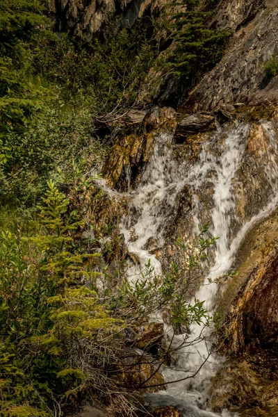 Flucht Aus Den Abflüssen Der Berge Den Straßenrand Banff Windermer — Stockfoto