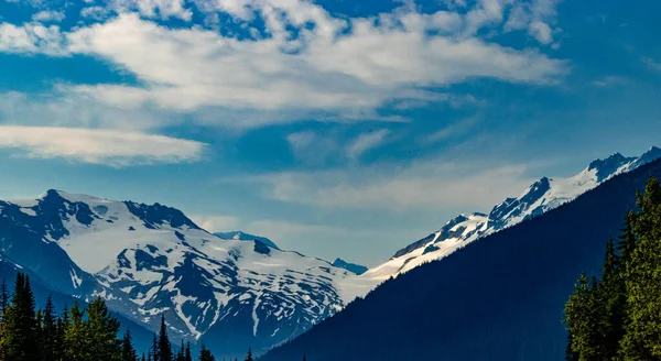 道端での眺めHwy Glacier National Park ブリティッシュ コロンビア カナダ — ストック写真