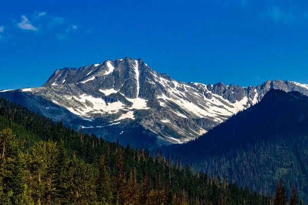 道端での眺めHwy Glacier National Park ブリティッシュ コロンビア カナダ — ストック写真