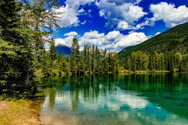 Emerald Faeder Gölü Yoho Ulusal Parkı Ngiliz Kolombiyası Kanada — Stok fotoğraf