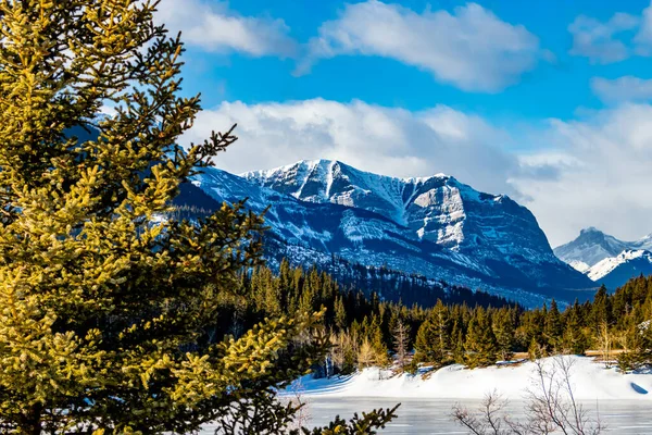 Horton Range Topped Snow Ice Covered Middle Lake Bow Valley — Stock Photo, Image