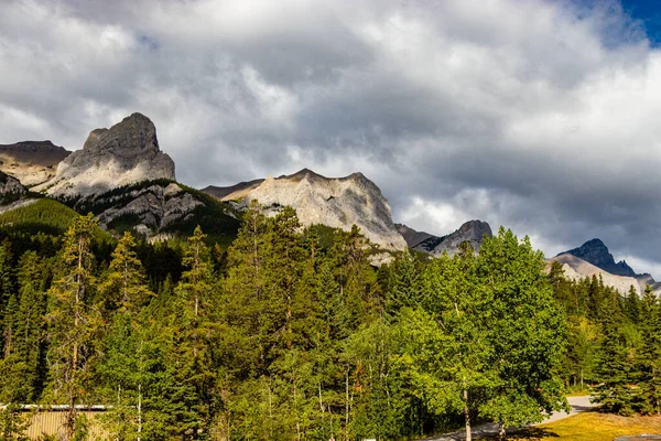Pemandangan Dari Rockies Dari Taman Canmore Nordic Alberta Kanada — Stok Foto