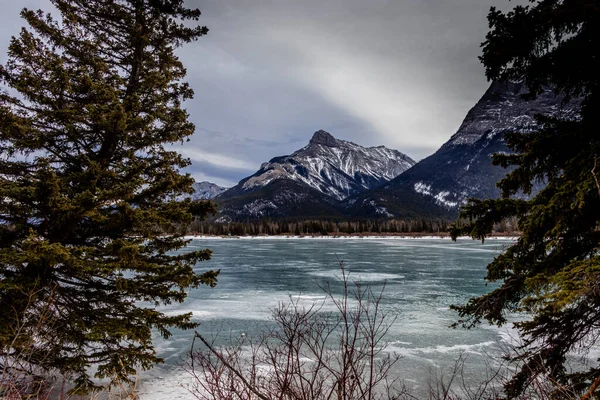 Ijs Begint Breken Het Meer Gap Lake Provincial Recreation Area — Stockfoto