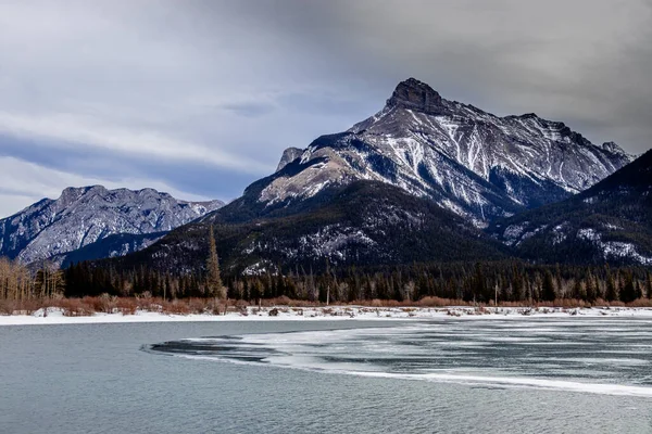 Ijs Begint Breken Het Meer Gap Lake Provincial Recreation Area — Stockfoto