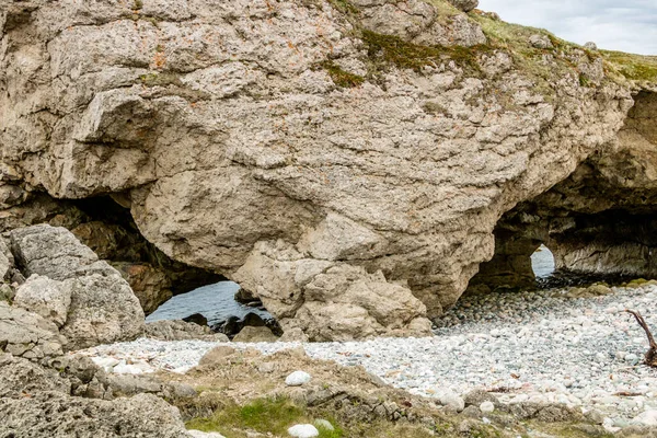 Seestapel Und Höhlen Bei Ebbe Neben Dem Strand Arches Provincial — Stockfoto