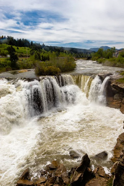 Vattnet Dundrar Över Fallen Tidigt Våren Lundbeck Falls Pra Alberta — Stockfoto