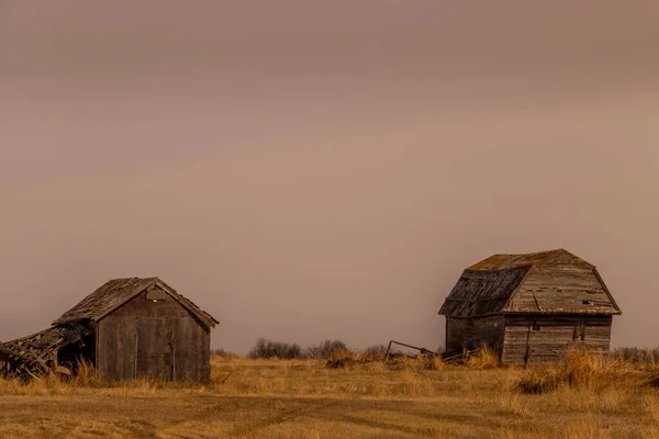 Lenyűgöző Napkelte Felett Rusztikus Farm Épületek Keoma Alberta Kanada — Stock Fotó