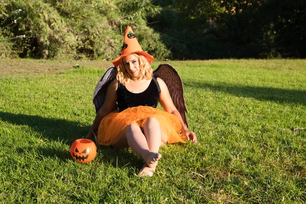 Adult Woman Blonde Hair Bit Chubby Park Enjoying Halloween Party — Stock Photo, Image