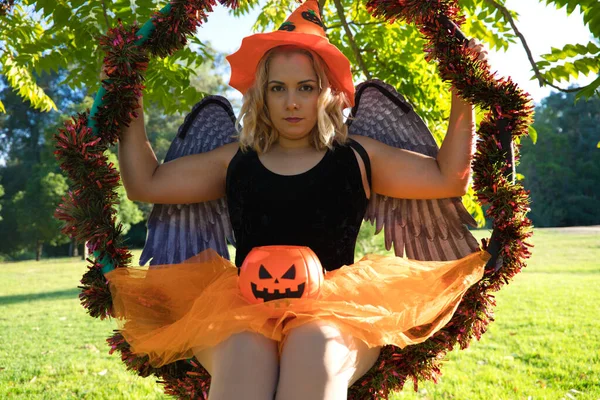 Beautiful Adult Woman Sitting Acrobatic Hoop Park Dressed Orange Hat — Stock Photo, Image
