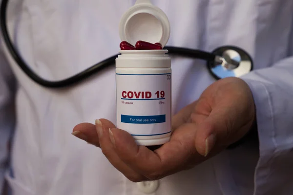 Doctor Hand Hospital Open White Bottle Covid Antiviral Pills Stethoscope — Foto Stock
