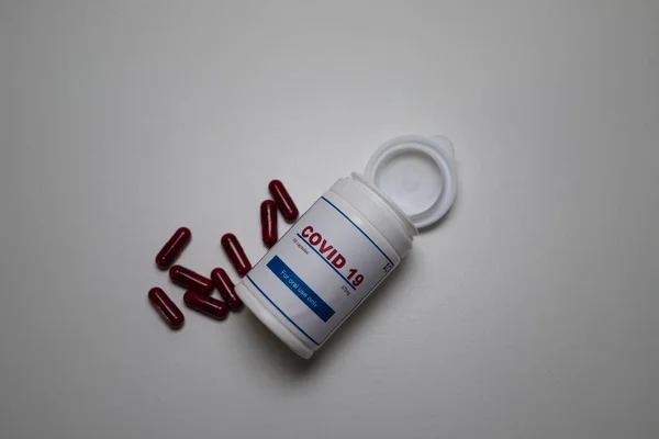 White Covid Antiviral Pill Bottle Open Lying Pills Out Bottle — Stockfoto