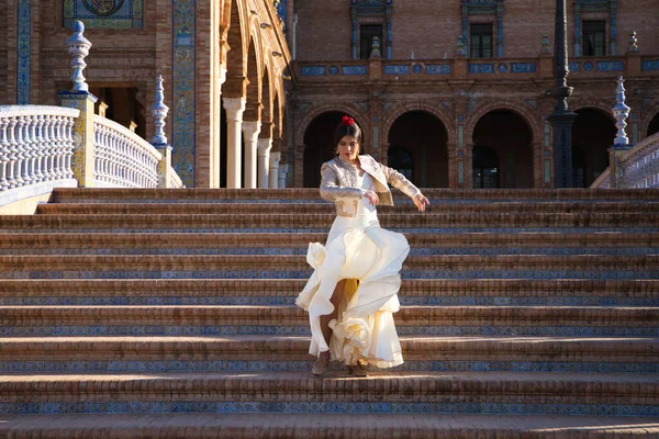 Ballerina Flamenco Donna Bruna Bella Ballerina Spagnola Tipica Sta Ballando — Foto Stock