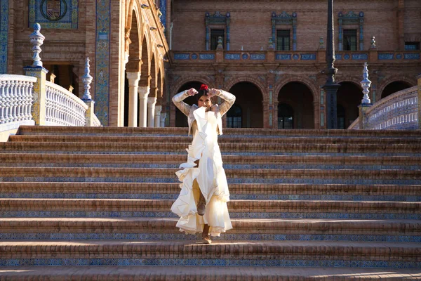 Flamenco Dancer Woman Brunette Beautiful Typical Spanish Dancer Dancing Clapping — 图库照片