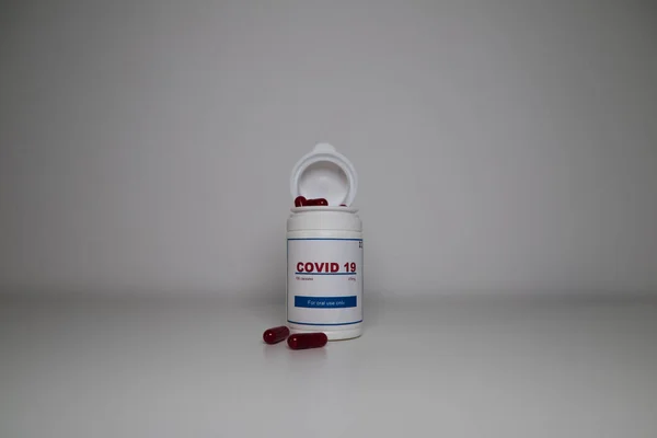 White Bottle Covid Antiviral Pills Laboratory Concept New Antiretroviral Treatment — Stock Fotó