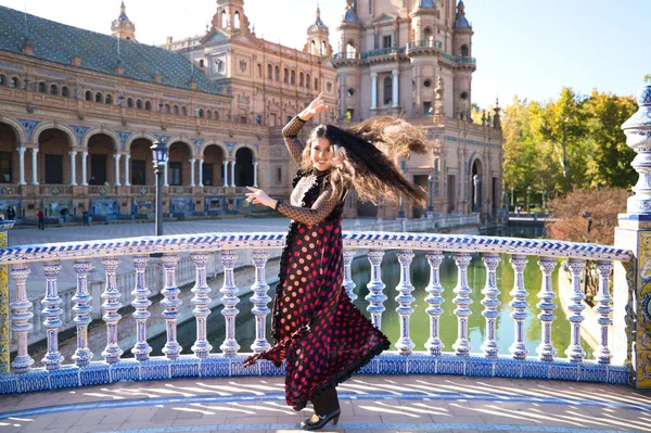 Young Beautiful Typical Spanish Woman Dancing Flamenco Urban Modern Clothes — Fotografia de Stock