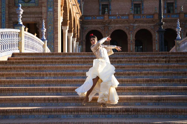 Flamenco Dancer Woman Brunette Beautiful Typical Spanish Dancer Dancing Clapping — 图库照片