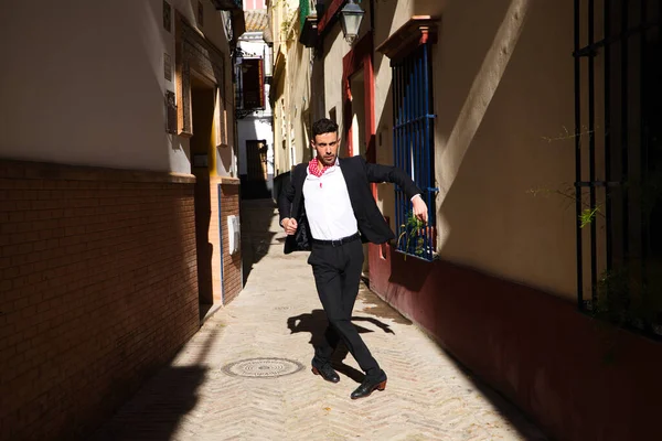 Flamenco Cikán Oblečený Černobílé Košili Červené Puntíkované Kapesníčky Tančící Flamenco — Stock fotografie