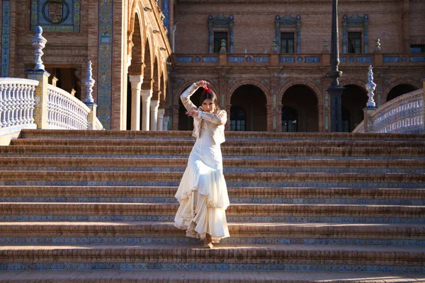 Flamenco Dancer Woman Brunette Beautiful Typical Spanish Dancer Dancing Clapping — 图库照片