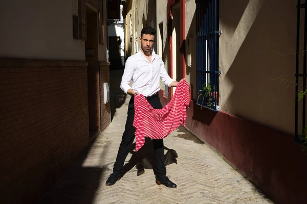 Flamenco Cygan Ubrani Czarno Białą Koszulę Tańczący Chusteczką Kropce Dłoni — Zdjęcie stockowe
