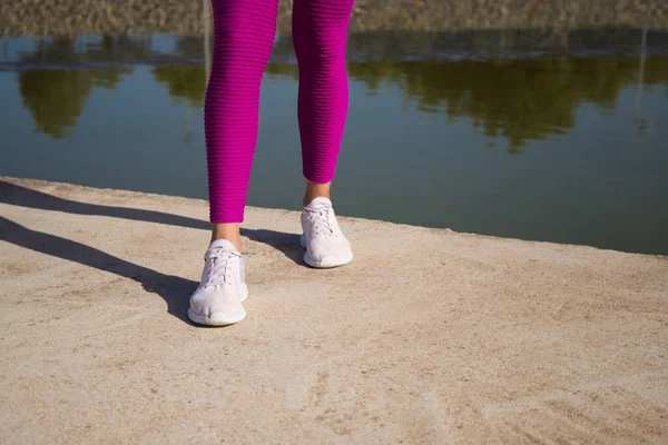 Beautiful Mature Woman Practicing Sport Park Detail Legs Pink Sportswear — Stock Photo, Image